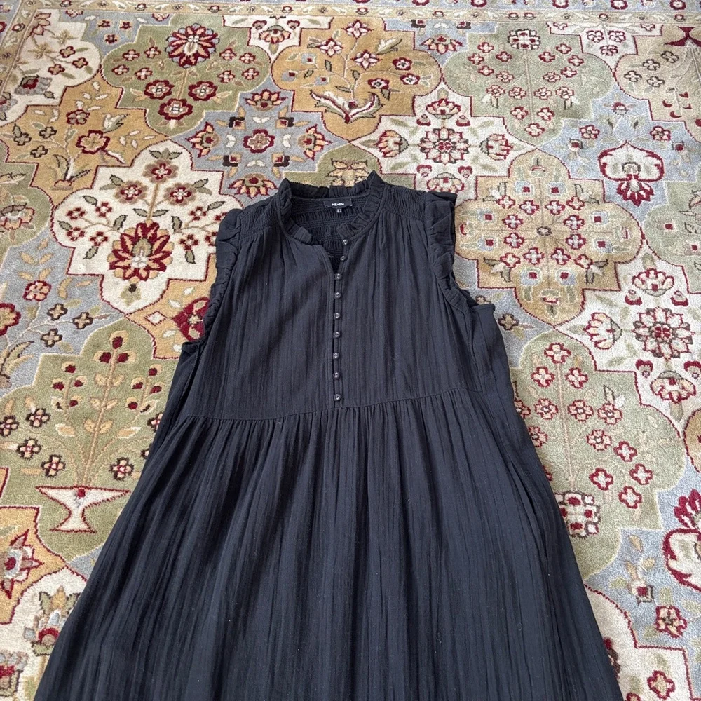 Chic Black Sleeveless Maxi Dress - Picture 2 of 5